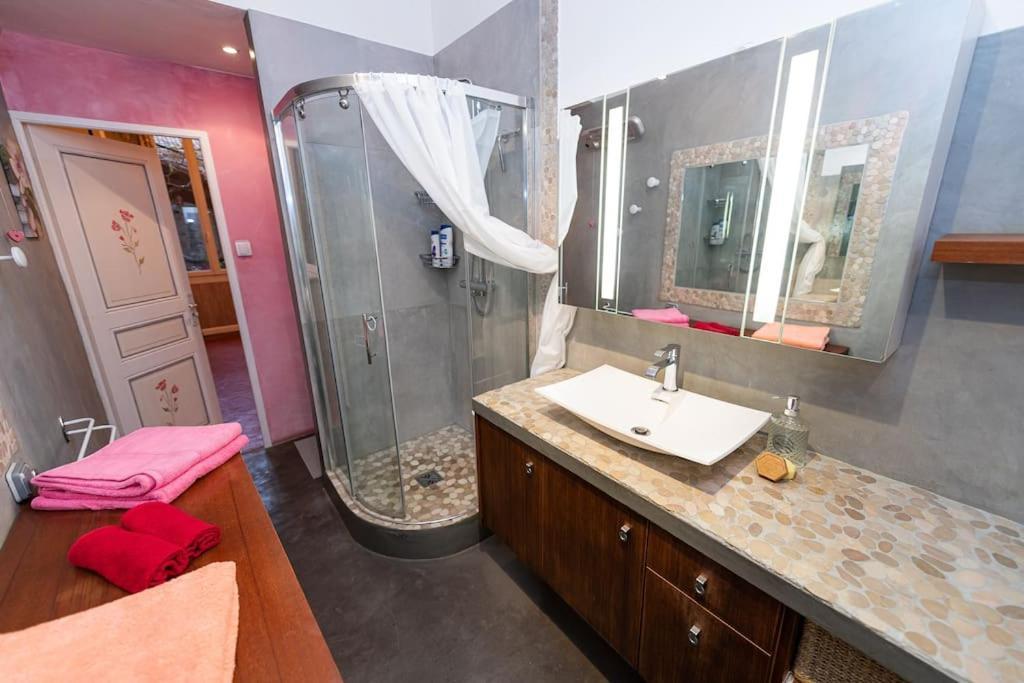 Anna-Maria : Grand Appartement 10 Personnes+Parking Prive -Actif+ Location- マルセイユ エクステリア 写真