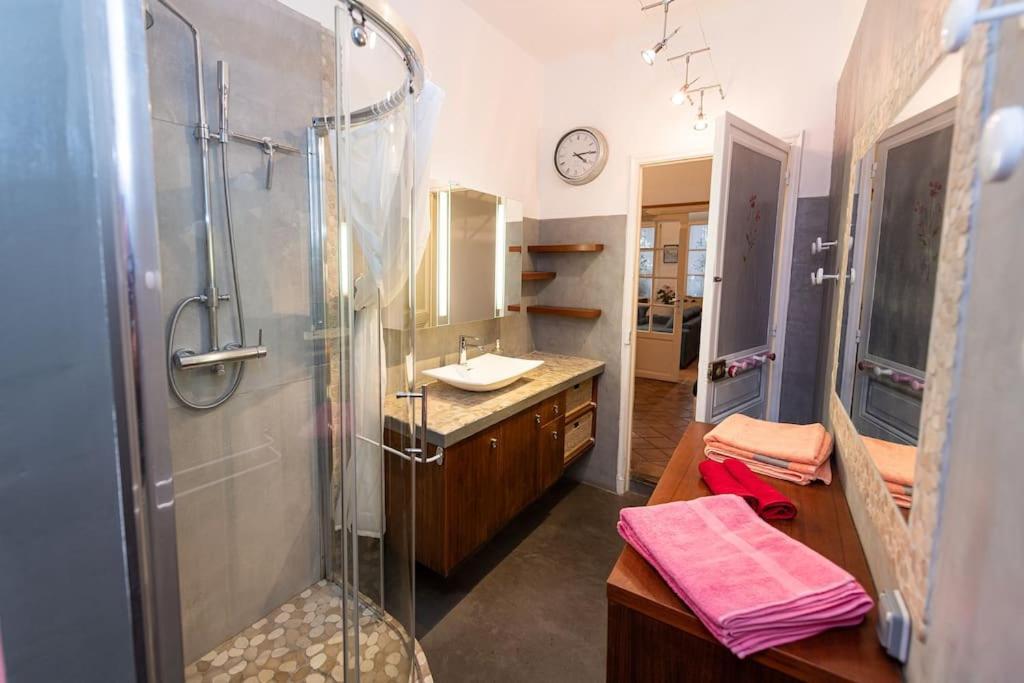 Anna-Maria : Grand Appartement 10 Personnes+Parking Prive -Actif+ Location- マルセイユ エクステリア 写真