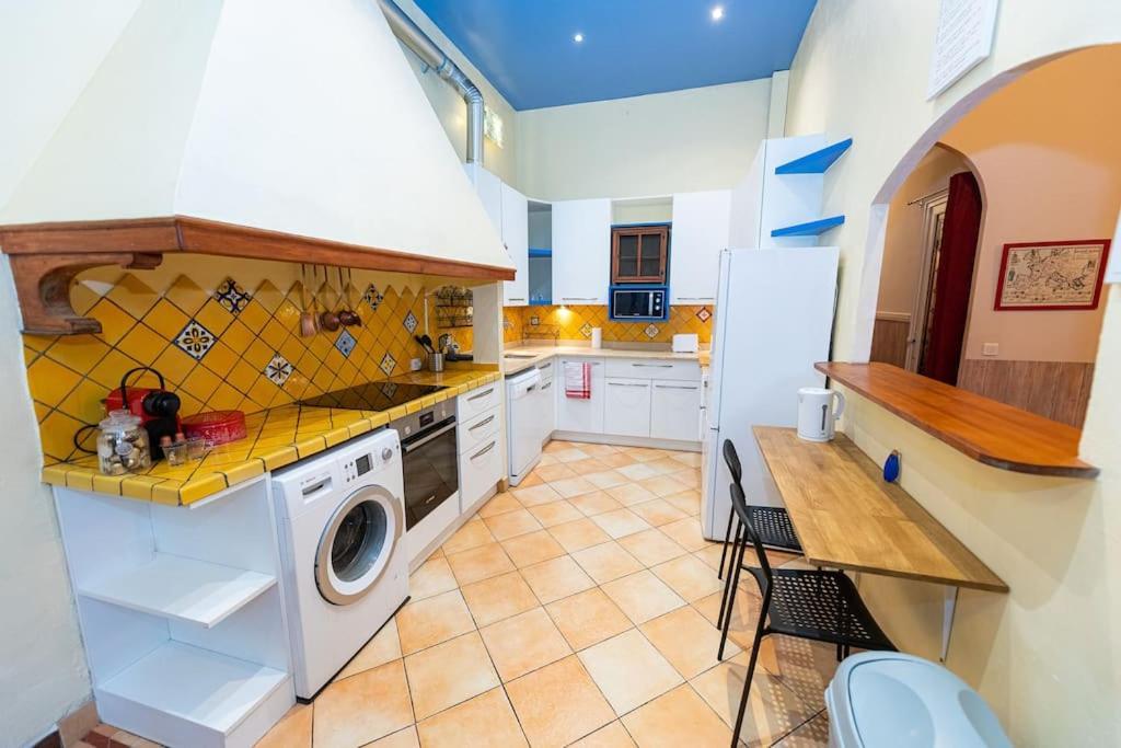 Anna-Maria : Grand Appartement 10 Personnes+Parking Prive -Actif+ Location- マルセイユ エクステリア 写真