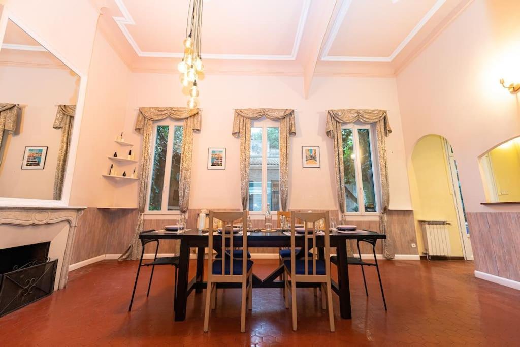 Anna-Maria : Grand Appartement 10 Personnes+Parking Prive -Actif+ Location- マルセイユ エクステリア 写真