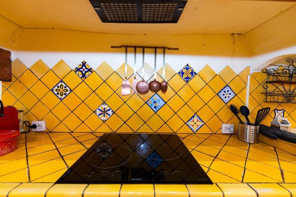 Anna-Maria : Grand Appartement 10 Personnes+Parking Prive -Actif+ Location- マルセイユ エクステリア 写真