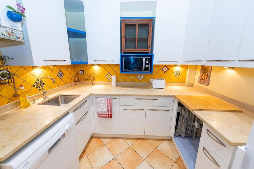 Anna-Maria : Grand Appartement 10 Personnes+Parking Prive -Actif+ Location- マルセイユ エクステリア 写真